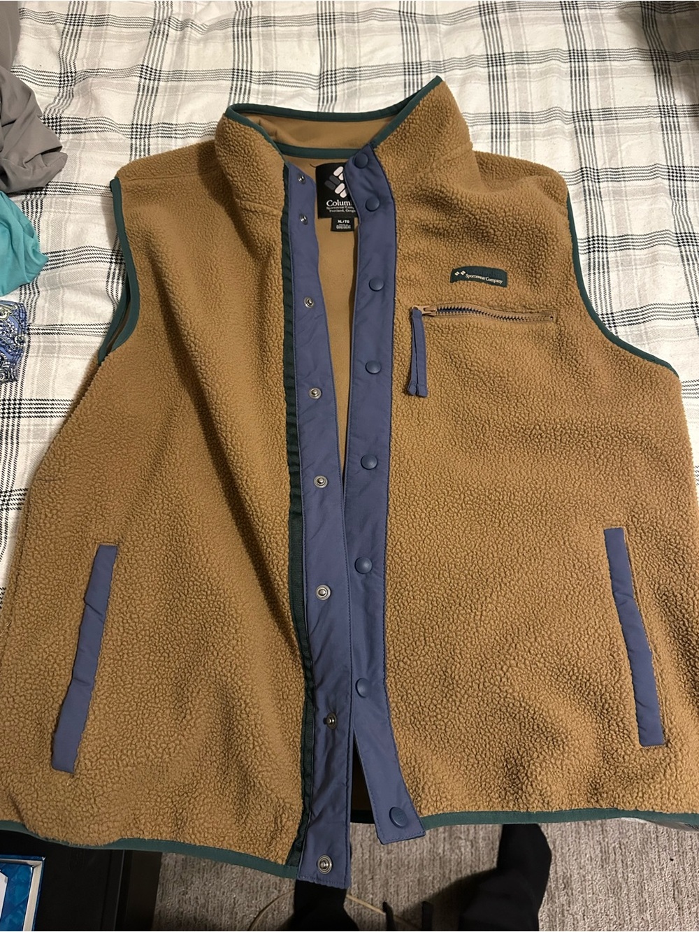 Columbia Men’s Tan Sherpa Fleece Vest with Blue Trim